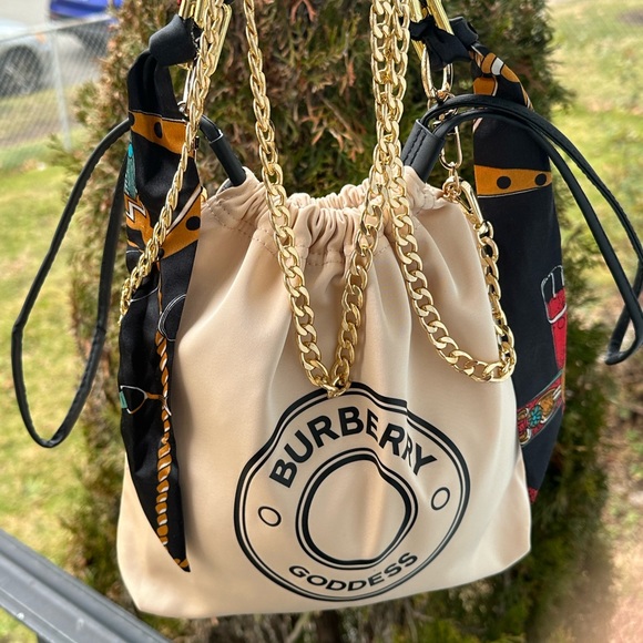 Burberry - Picture 12 of 12